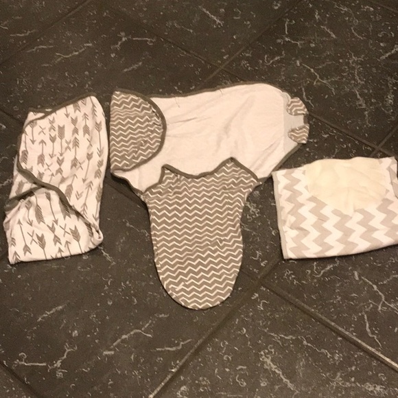 Comfy cubs swaddle, blanket - Picture 1 of 3